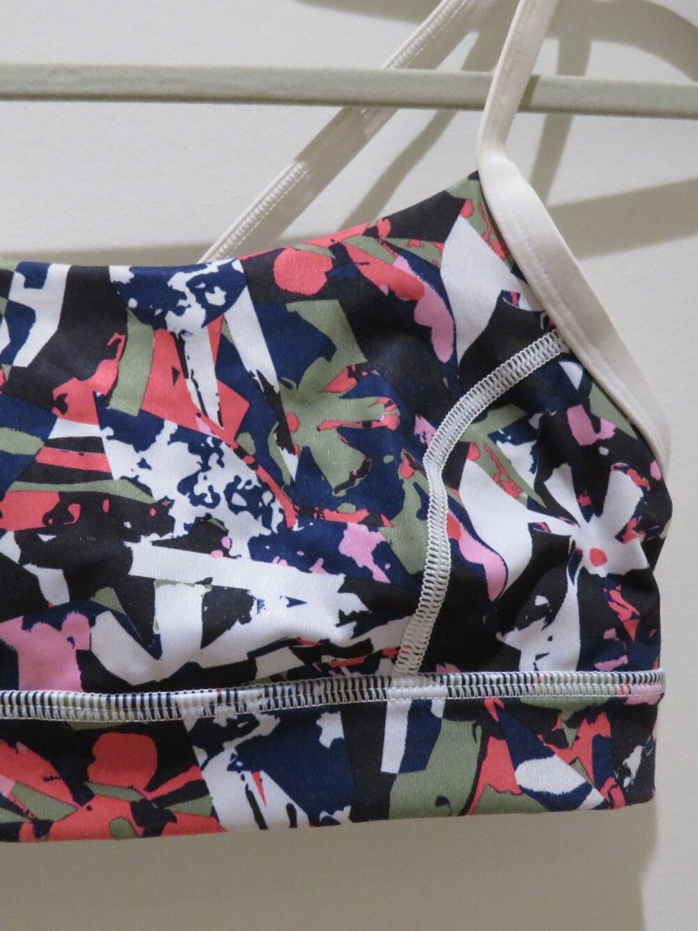 LULULEMON Rise and Run Bra Mini Pop Cut Boom Juice Multi / White Size 8 - Picture 4 of 10